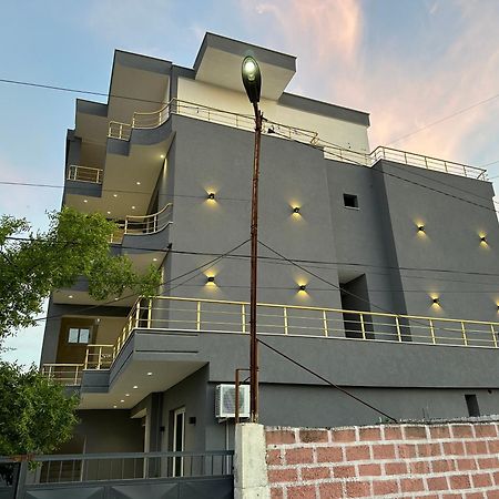 Mico'S Apartments Vlorë Buitenkant foto