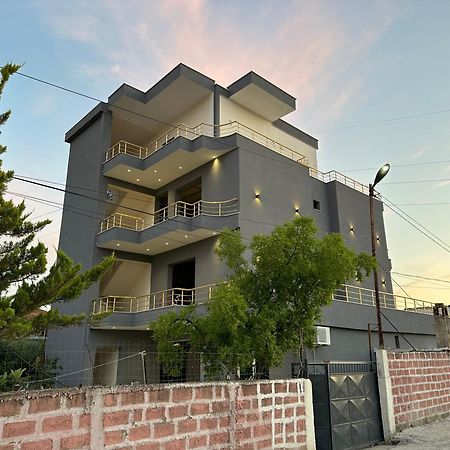 Mico'S Apartments Vlorë Buitenkant foto