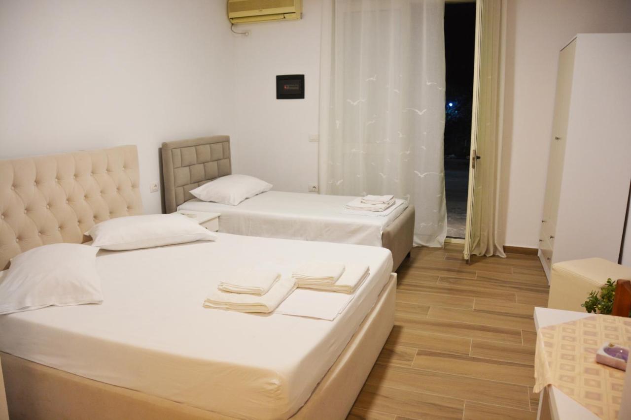 Mico'S Apartments Vlorë Buitenkant foto