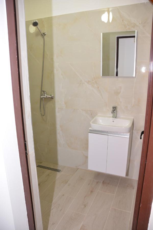 Mico'S Apartments Vlorë Buitenkant foto