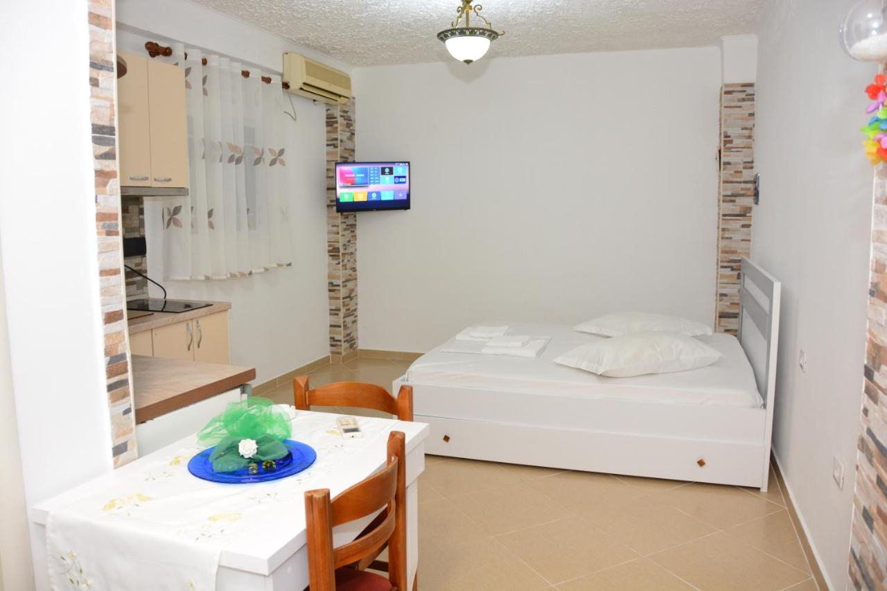 Mico'S Apartments Vlorë Buitenkant foto