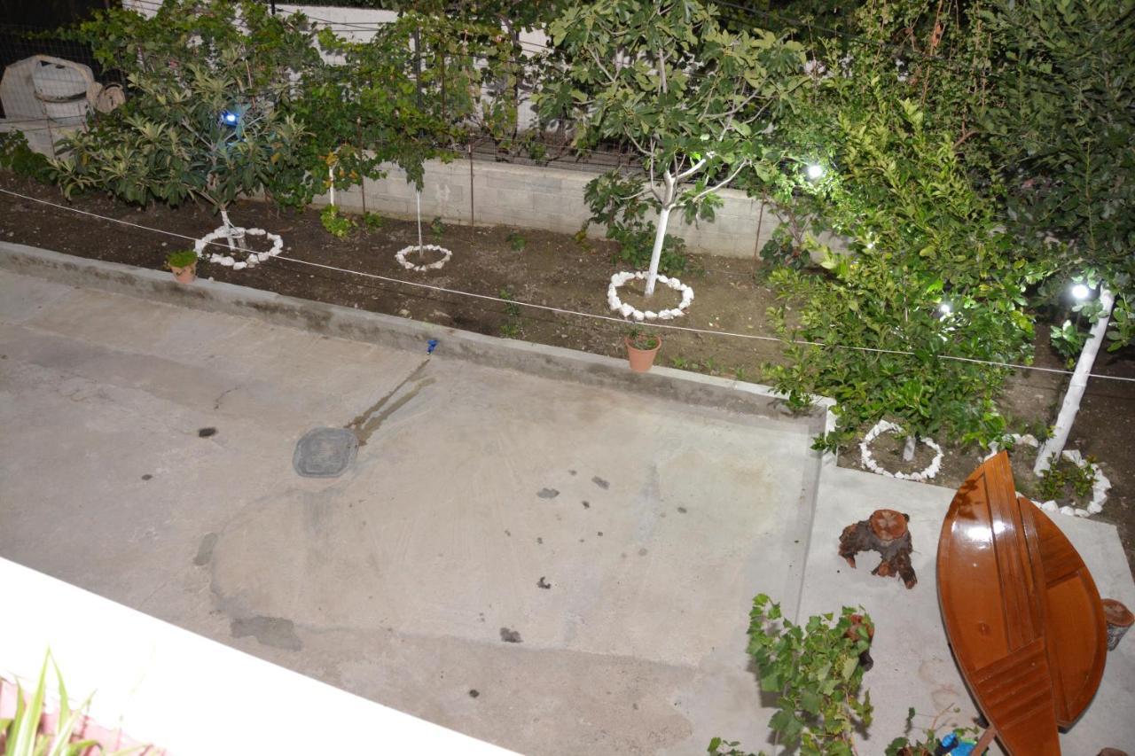 Mico'S Apartments Vlorë Buitenkant foto