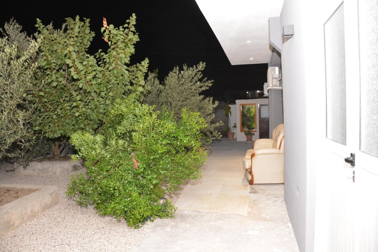 Mico'S Apartments Vlorë Buitenkant foto