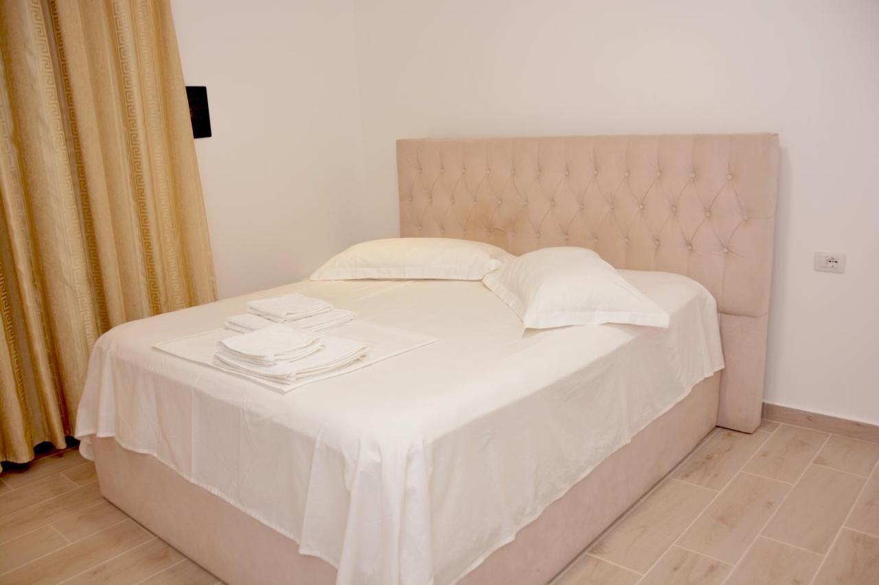 Mico'S Apartments Vlorë Buitenkant foto