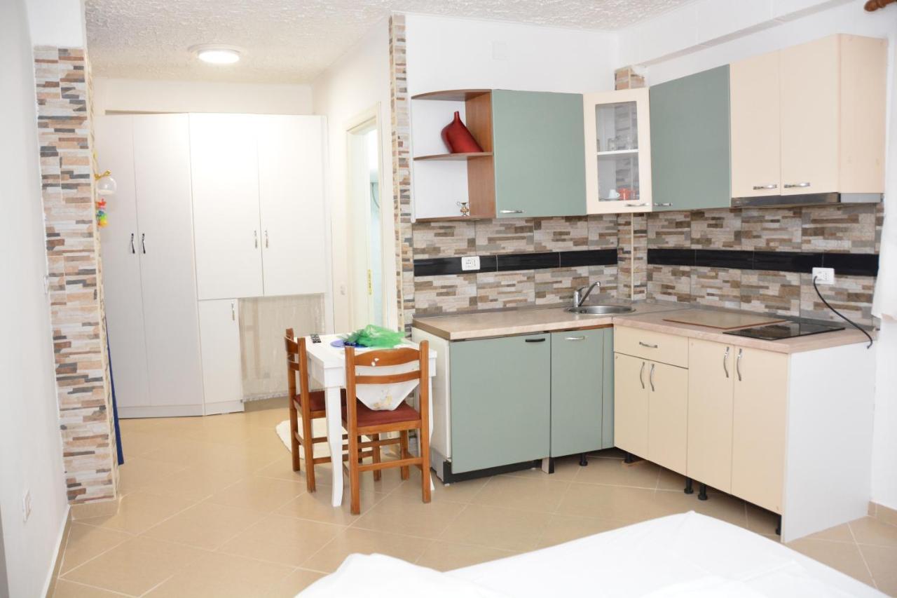 Mico'S Apartments Vlorë Buitenkant foto