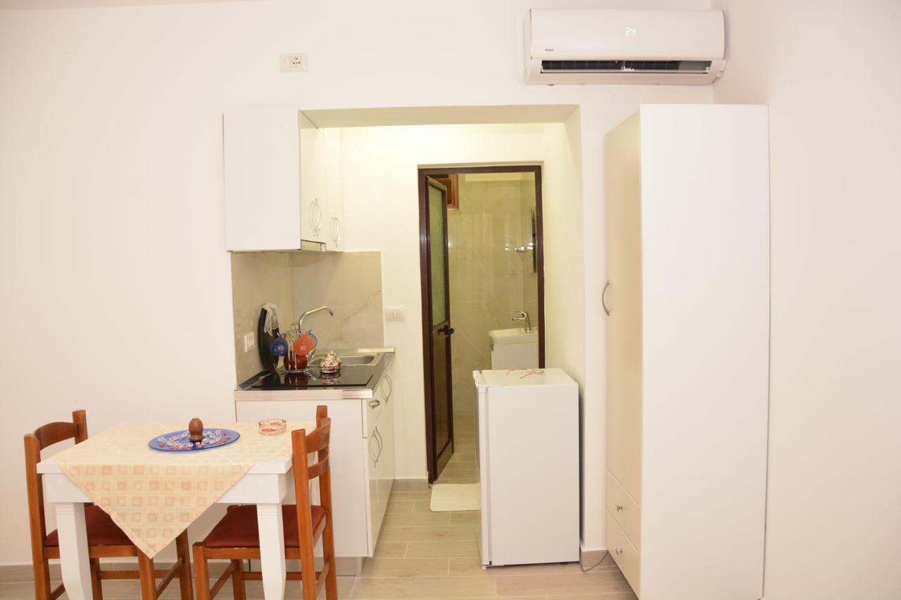 Mico'S Apartments Vlorë Buitenkant foto