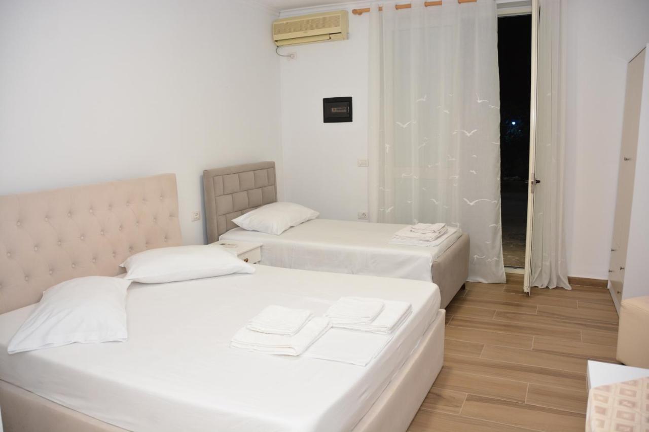 Mico'S Apartments Vlorë Buitenkant foto