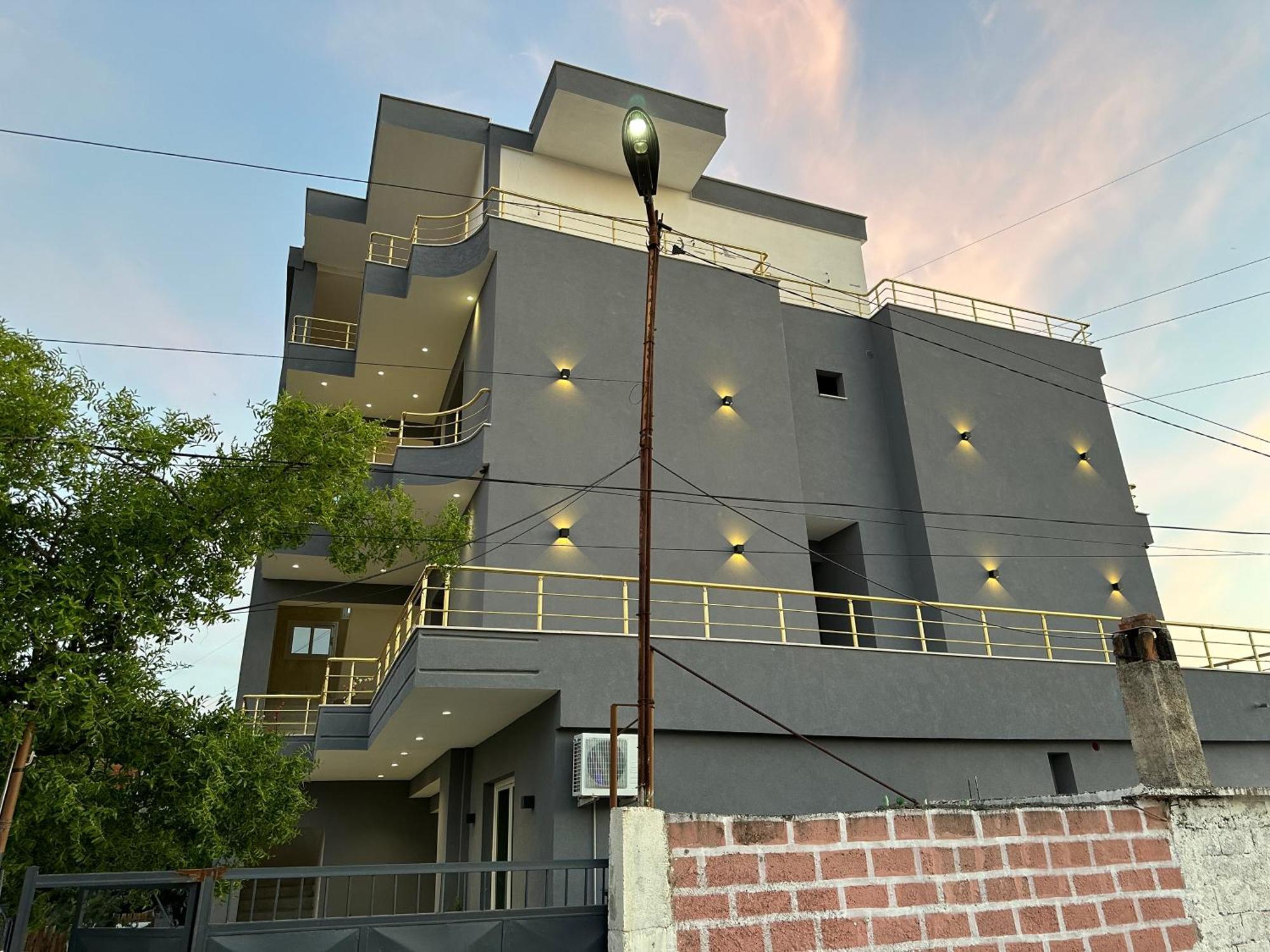 Mico'S Apartments Vlorë Buitenkant foto