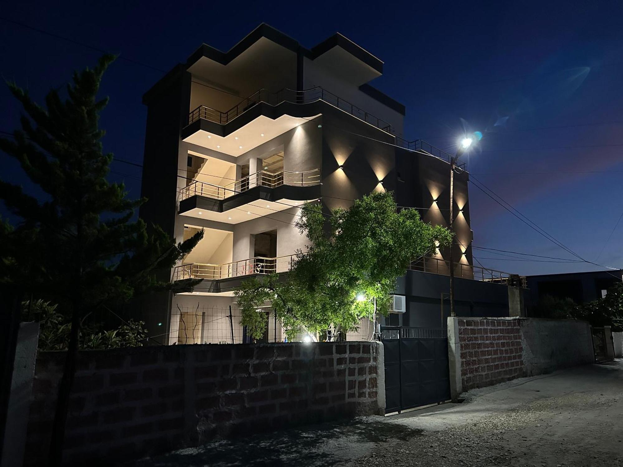 Mico'S Apartments Vlorë Buitenkant foto