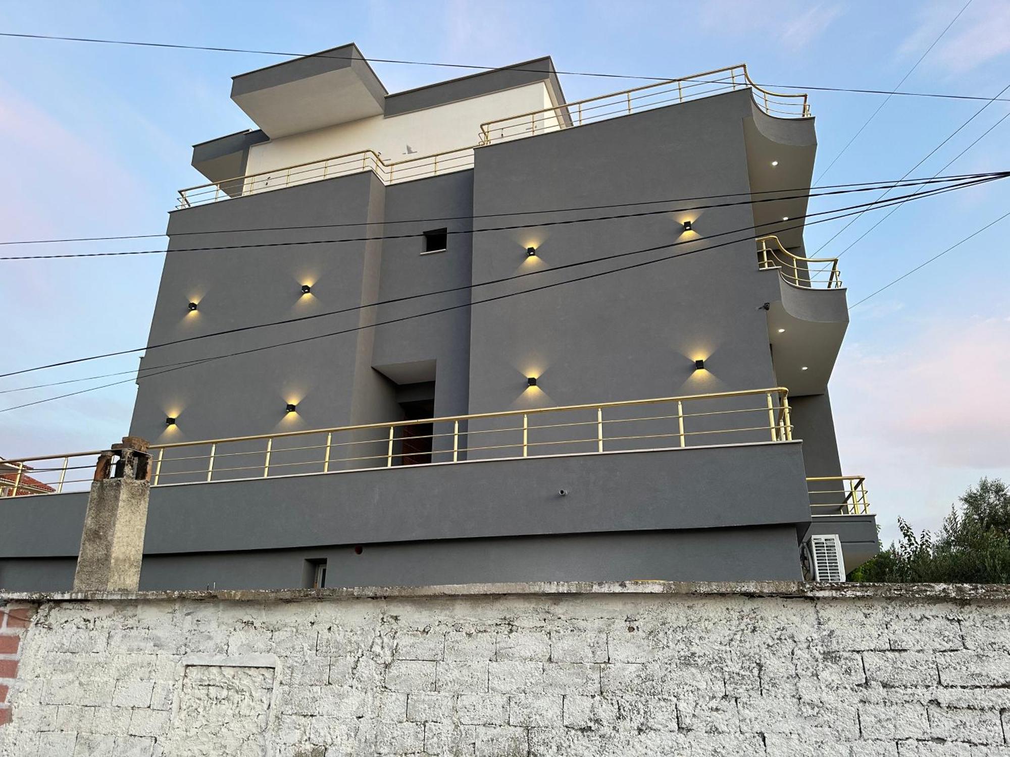 Mico'S Apartments Vlorë Buitenkant foto