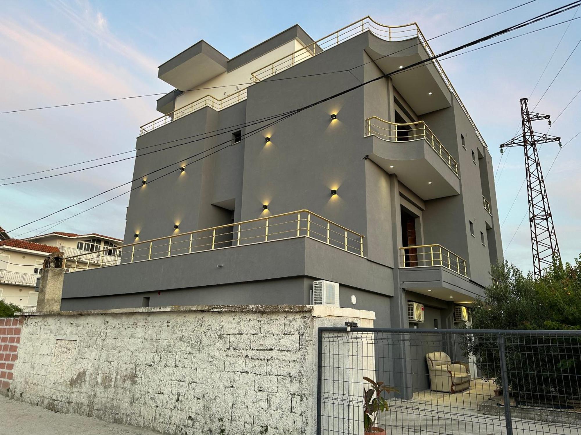 Mico'S Apartments Vlorë Buitenkant foto